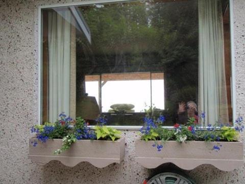 Marge'S Manor Villa Sooke Exterior photo